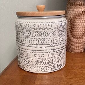 THRESHOLD Stoneware Food Storage Canister Gray & White Geometric Pattern